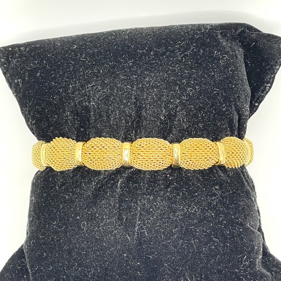 Crown Trifari Signed Vintage Gold Tone Mesh Polished Gold Tone Bracelet 7" - Picture 1 of 13